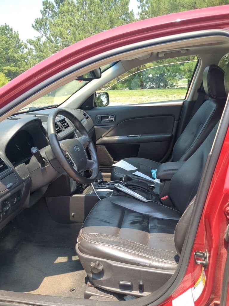 Used 2010 Red Ford SEL image 8
