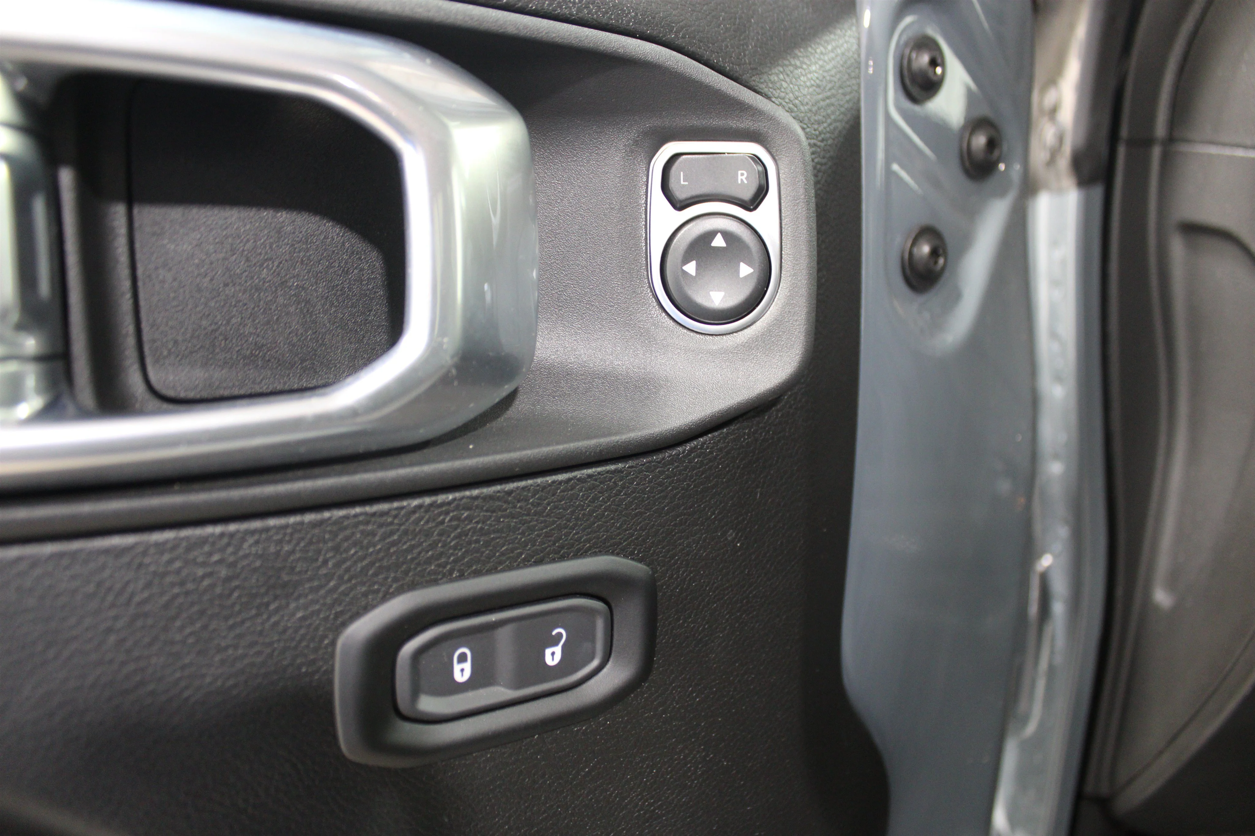 2025 Jeep Wrangler 4-Door Sport S - Photo 7