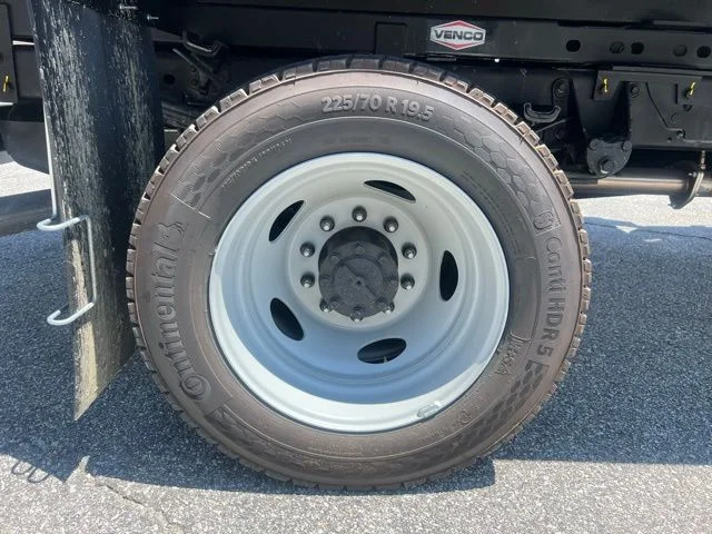 2025 Ford F-550 Super Duty Chassis Cab XL - Photo 28