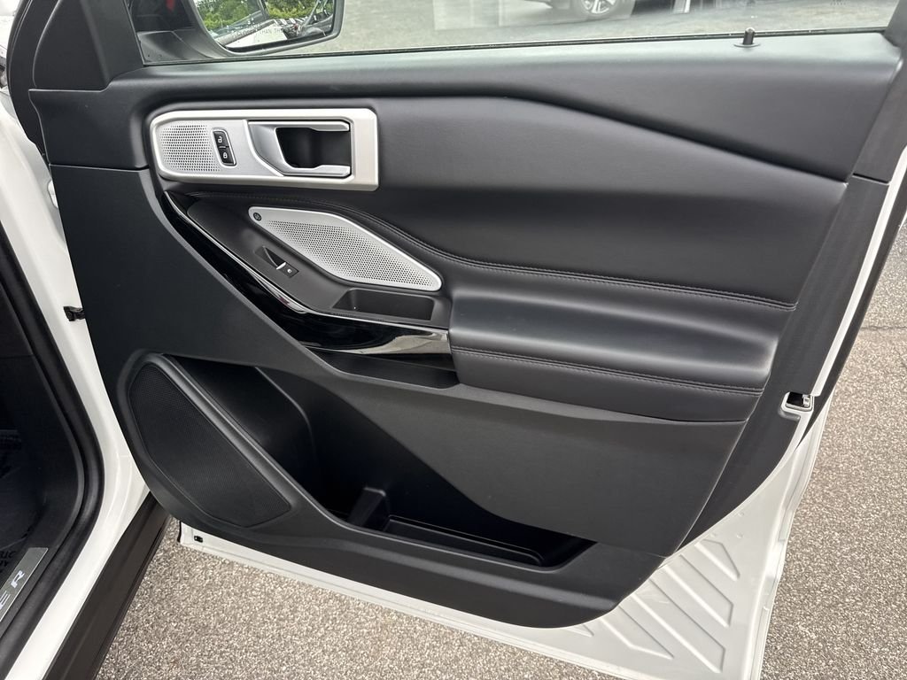 Used 2023 White Ford Platinum image 18