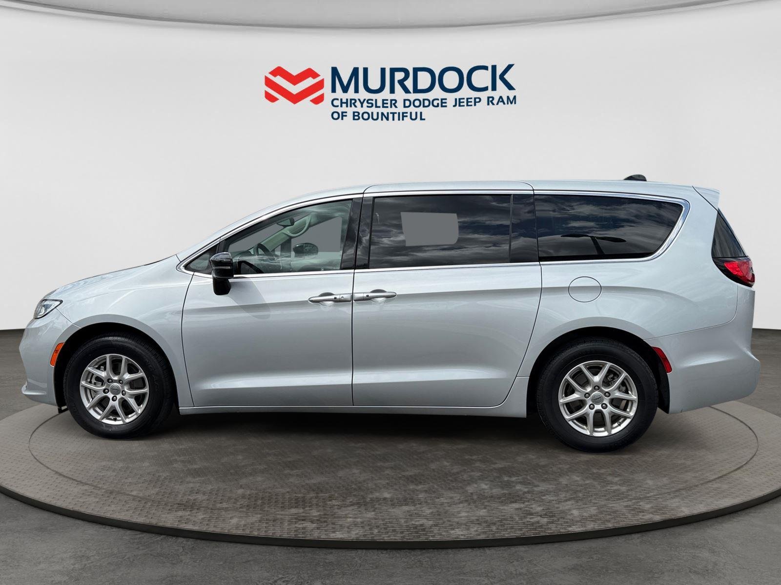 Used 2024 Silver Mist Clearcoat Chrysler Touring L image 2