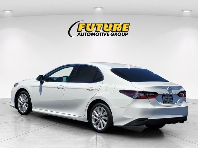 Used 2022 White Toyota LE image 7