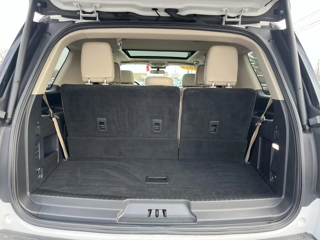 Used 2022 White Ford Limited image 11