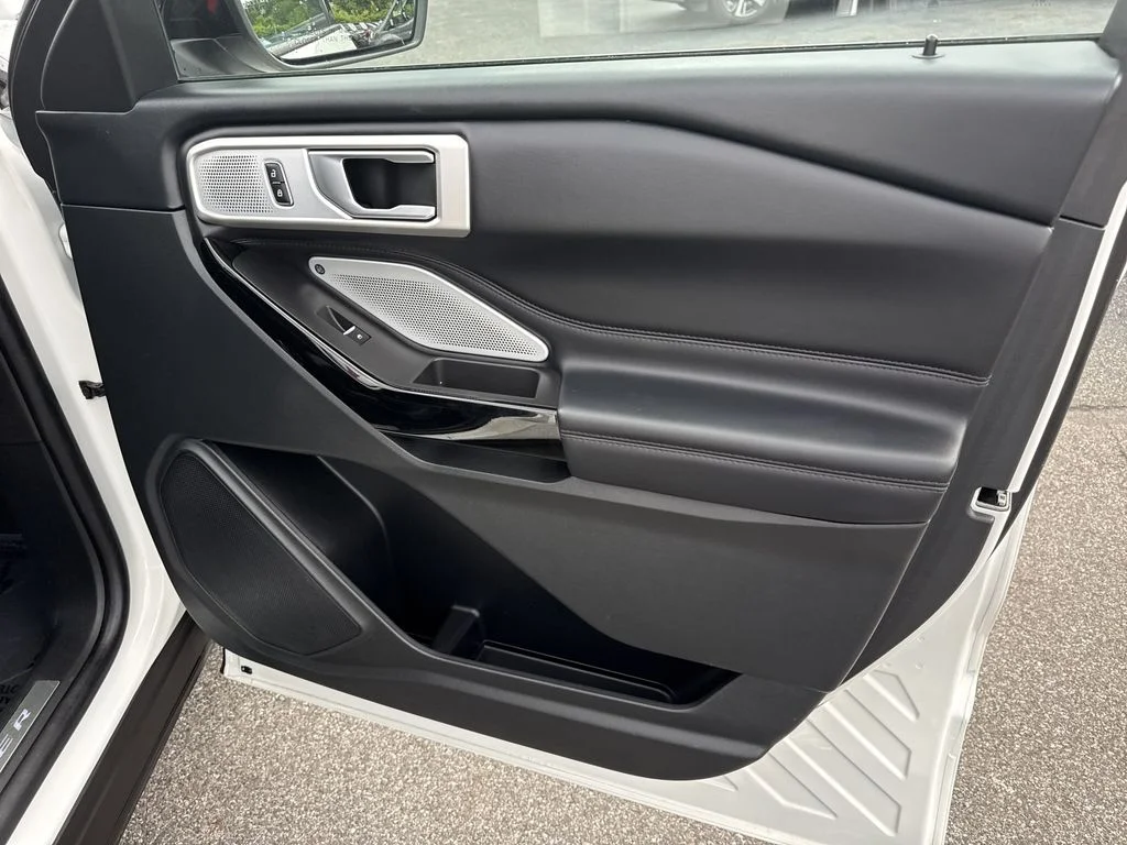 Used 2023 Star White Ford Platinum image 18