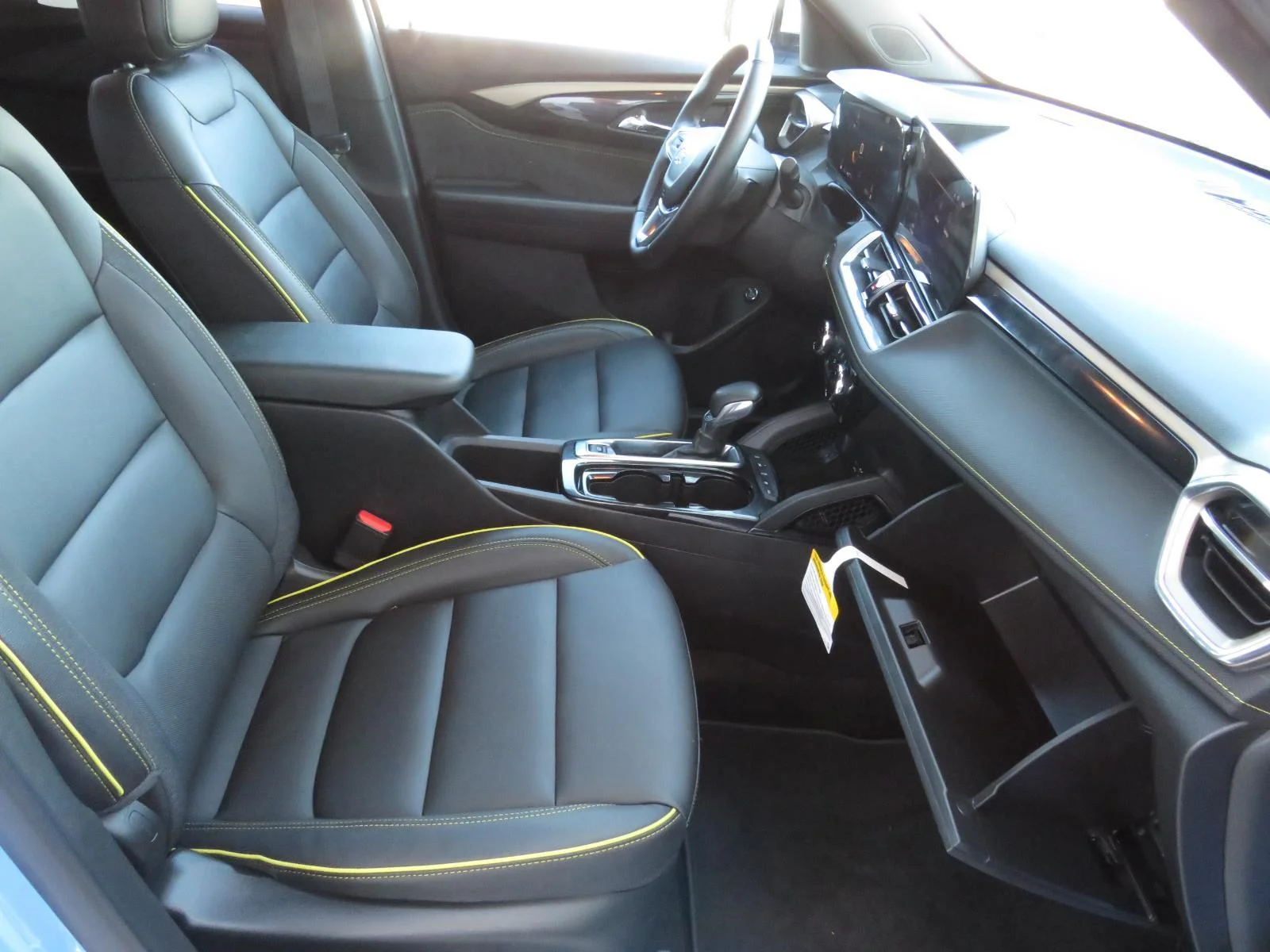 Used 2024 Fountain Blue Chevrolet ACTIV image 27