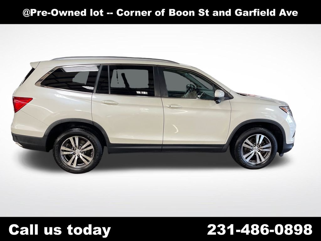 Used 2016  Honda EX image 6