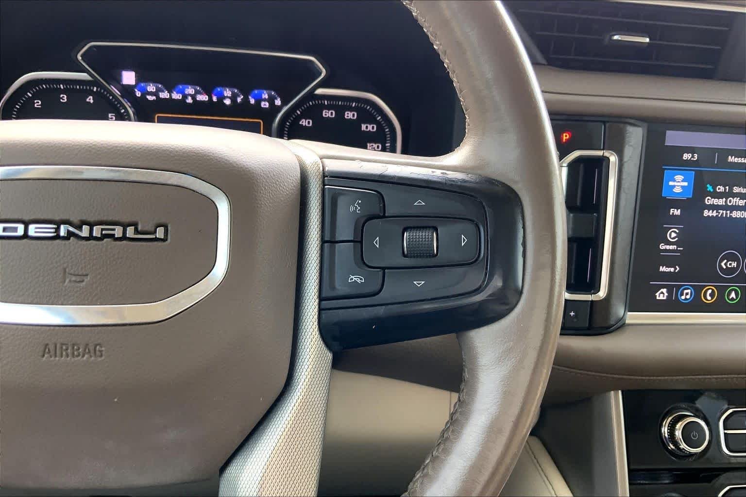 Used 2021 WHITE FROST TRICOAT GMC Denali image 25