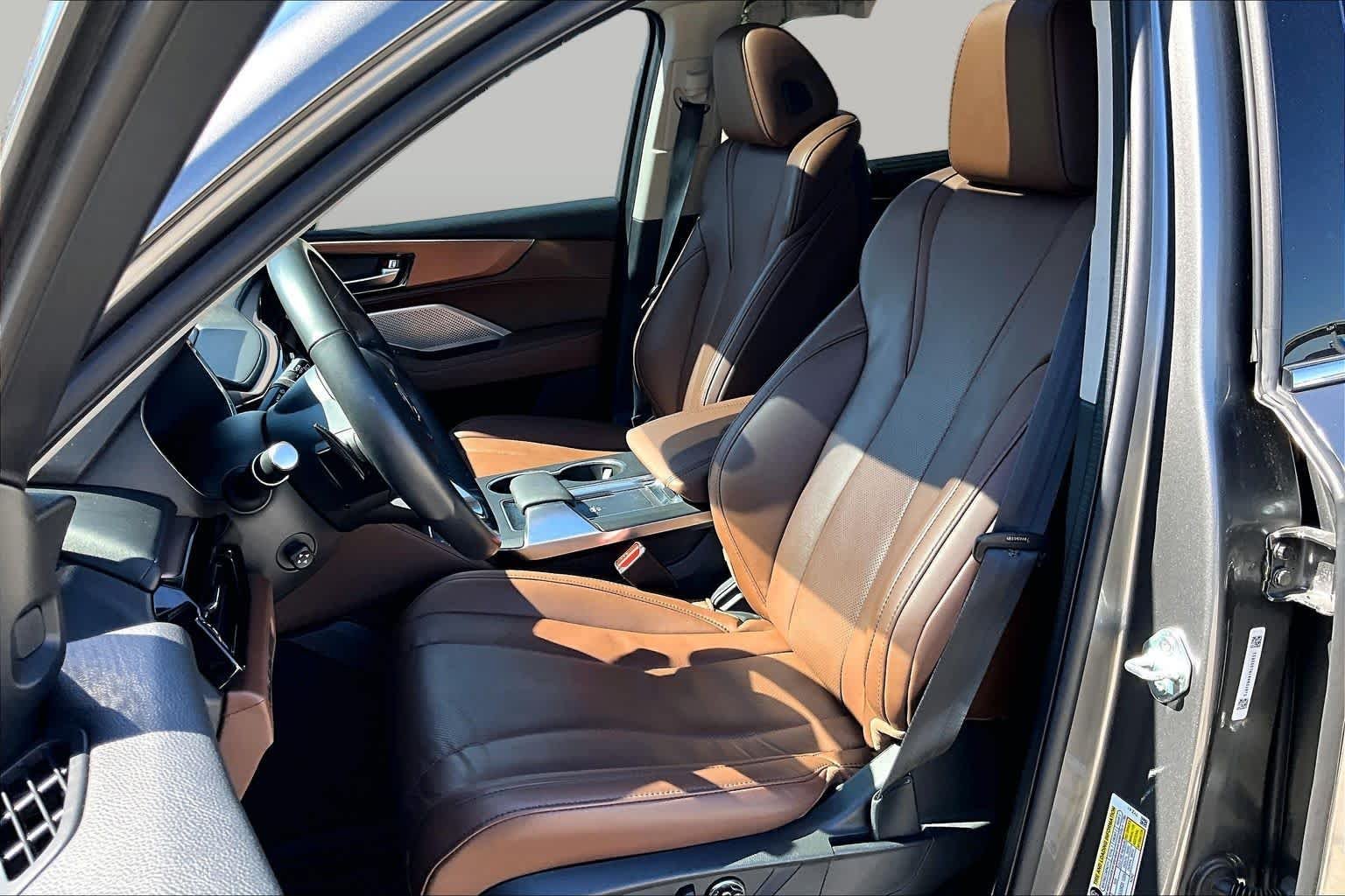 Used 2024 Liquid Carbon Metallic Acura w/Technology Package image 8