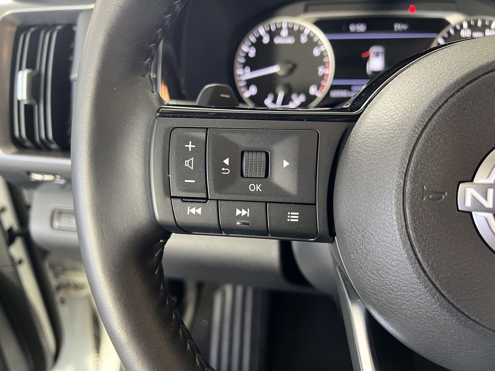 Used 2023 Pearl White Tricoat Nissan SL image 15