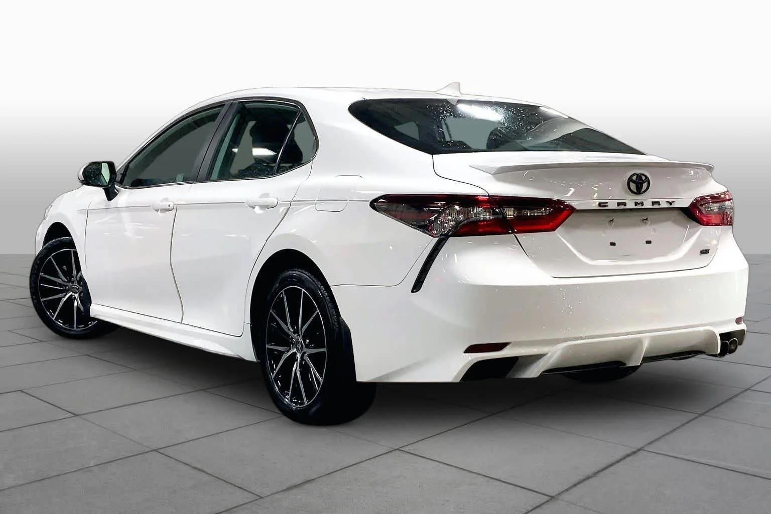 Used 2024 Ice Cap Toyota SE image 12