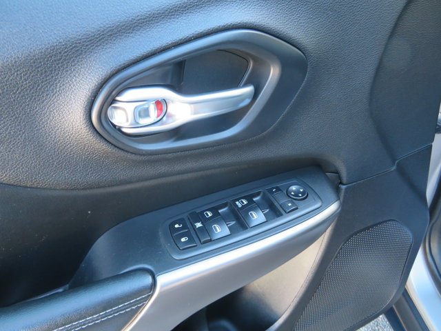 Used 2019 Gray Jeep  image 20