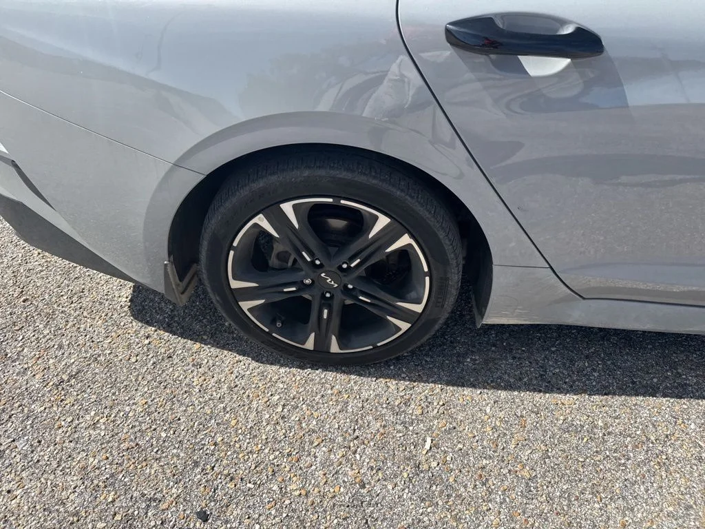 Used 2023 Wolf Gray Kia GT-Line image 19