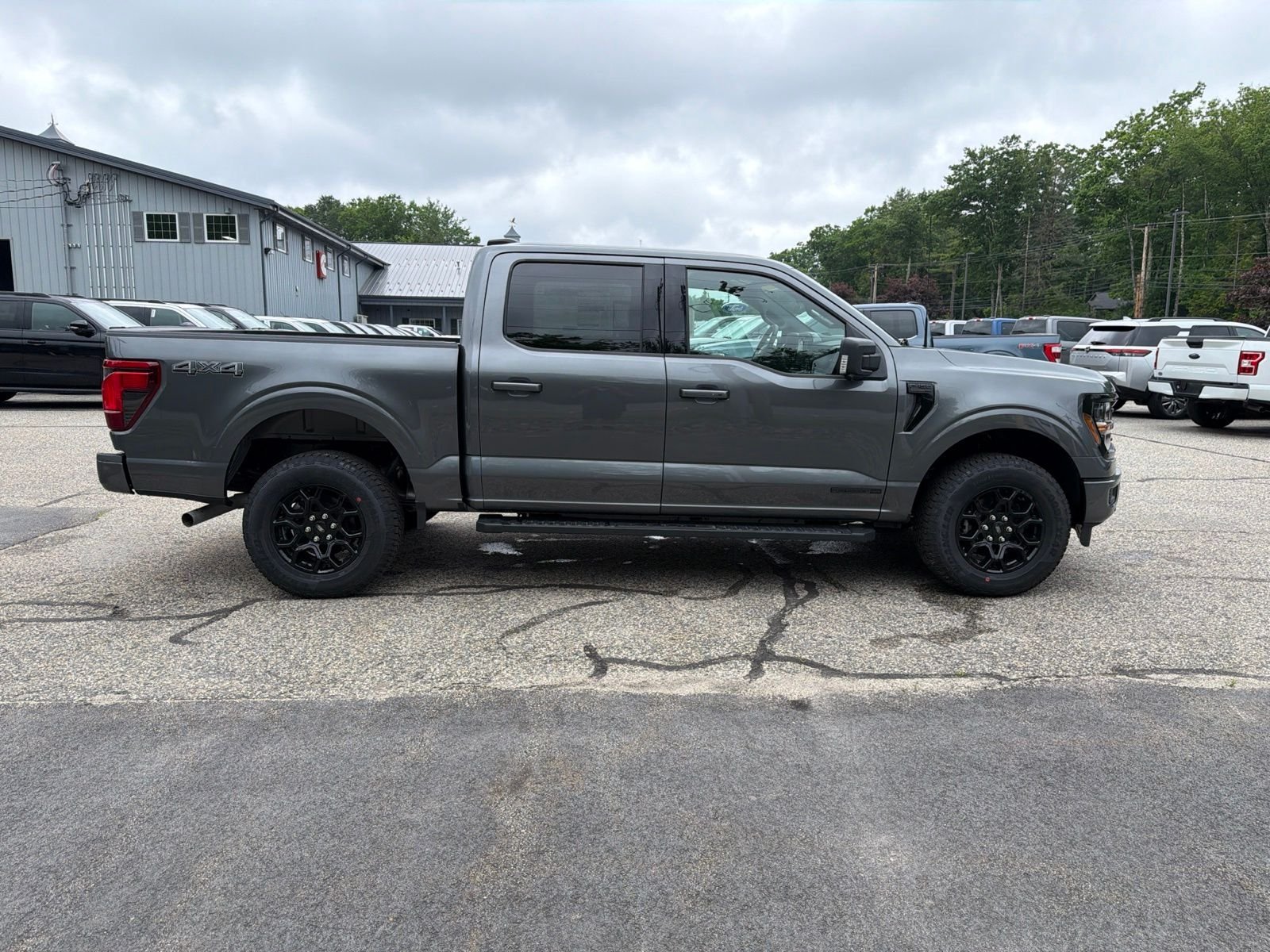 New 2026 Carbonized Gray Metallic Ford XLT image 8