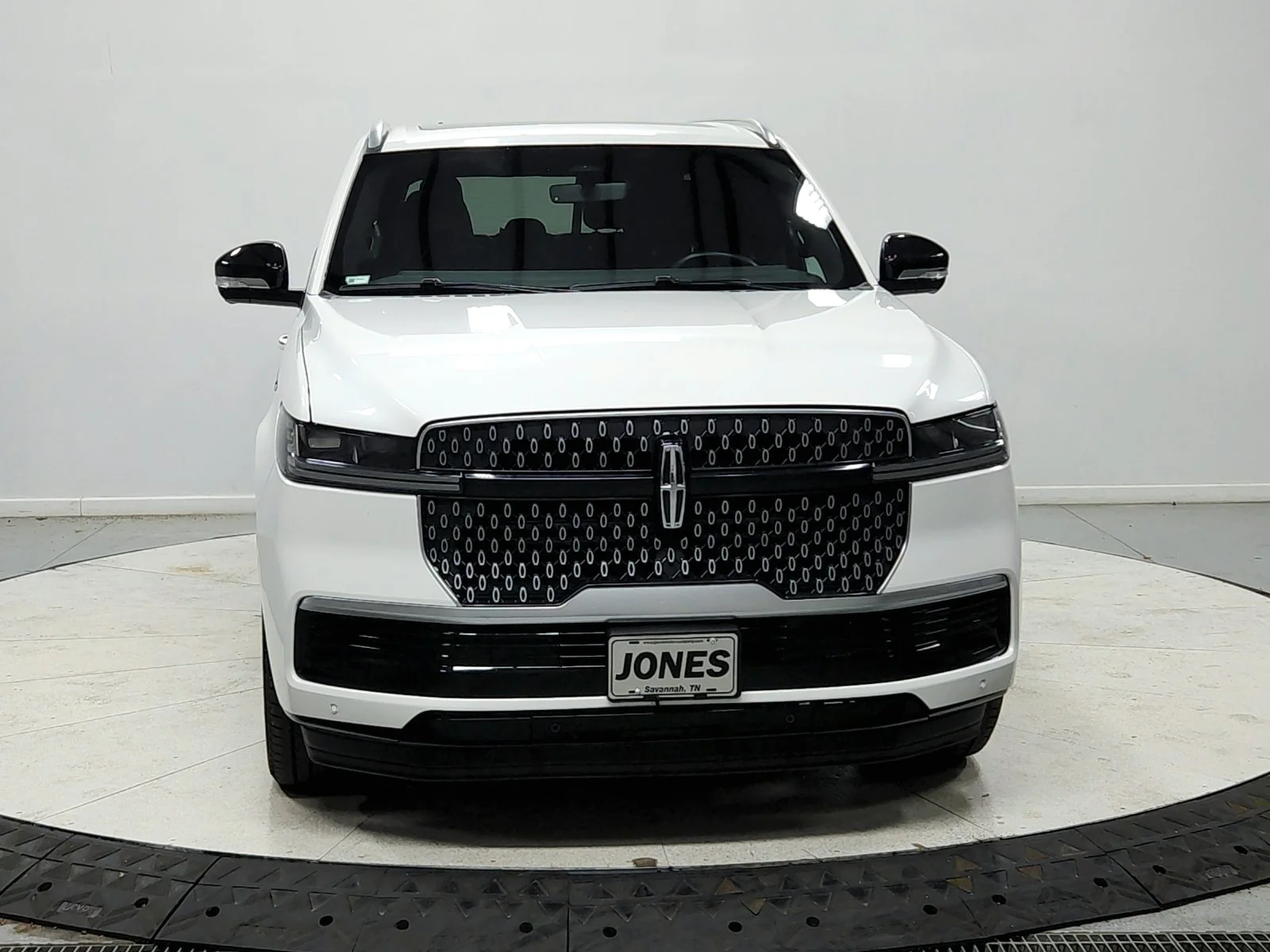 Used 2025 White Lincoln Reserve image 3