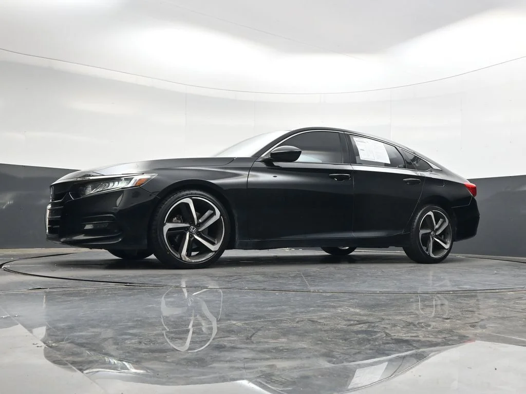 Used 2018  Honda Sport image 44