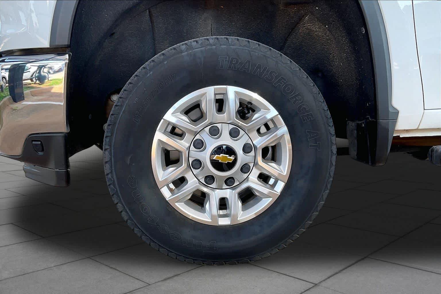 Used 2023 Summit White Chevrolet LT image 10