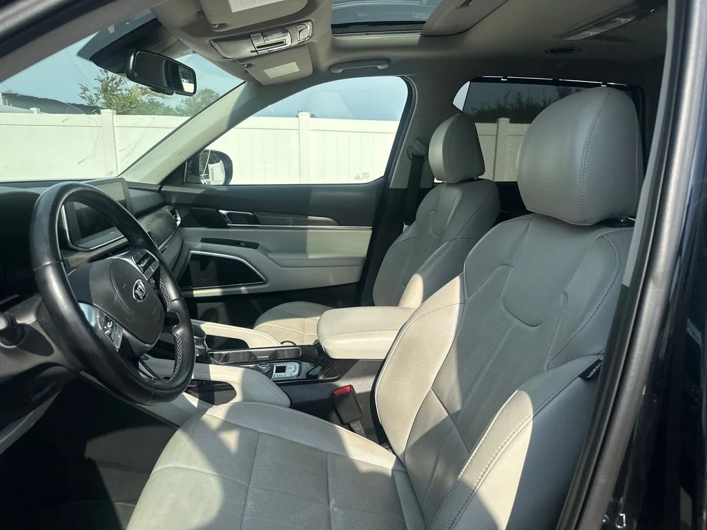 Used 2020 Black Kia EX image 10