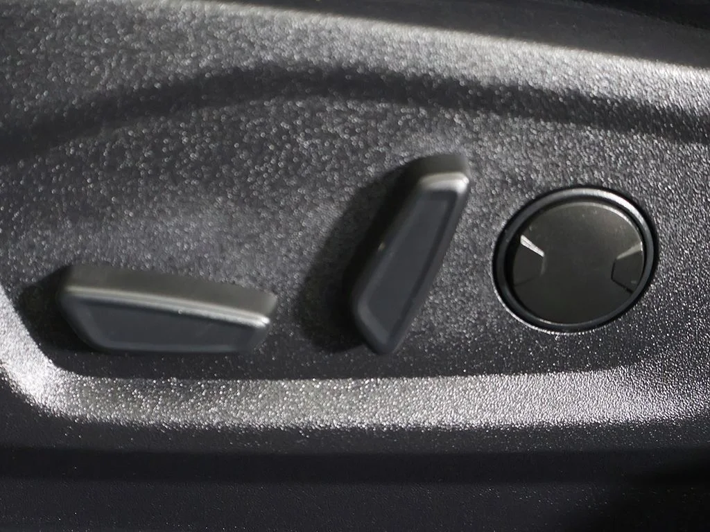 Used 2024 Gray Ford SEL image 31