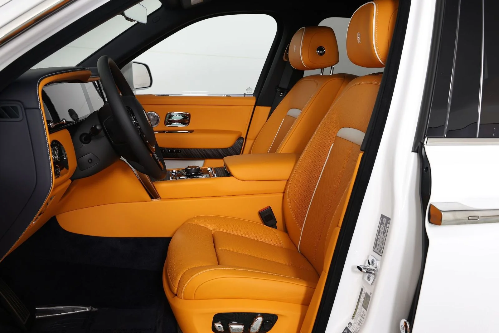 New 2026 Arctic White Rolls-Royce  image 5
