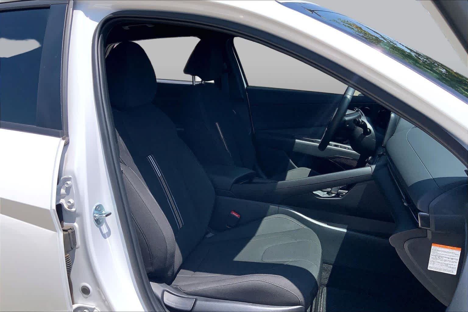 2025 Hyundai Elantra Blue - Photo 9