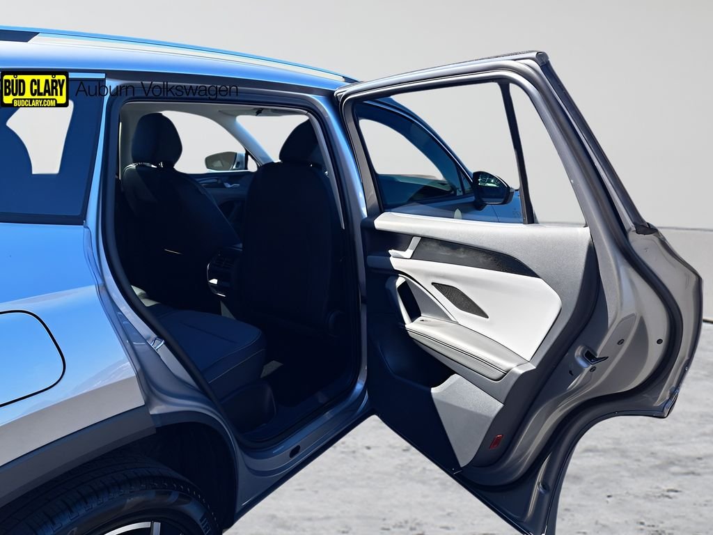 2025 Volkswagen Tiguan SE - Photo 16