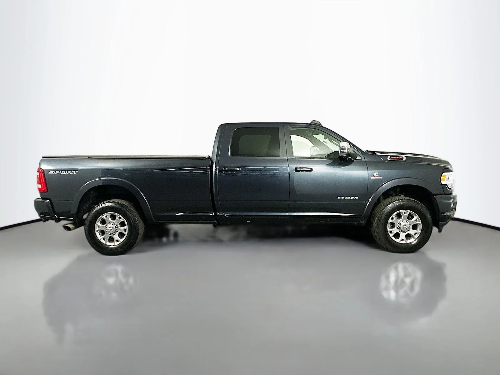 Used 2020 Maximum Steel Metallic Clearcoat Ram Laramie image 9