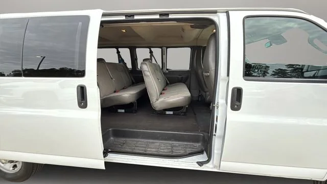 Used 2024 Summit White Chevrolet 1LT image 33
