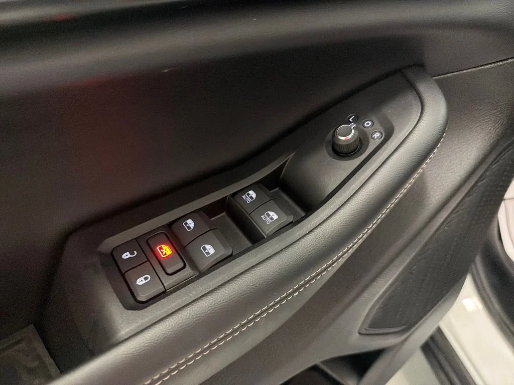 Used 2024 White Jeep Altitude X image 11