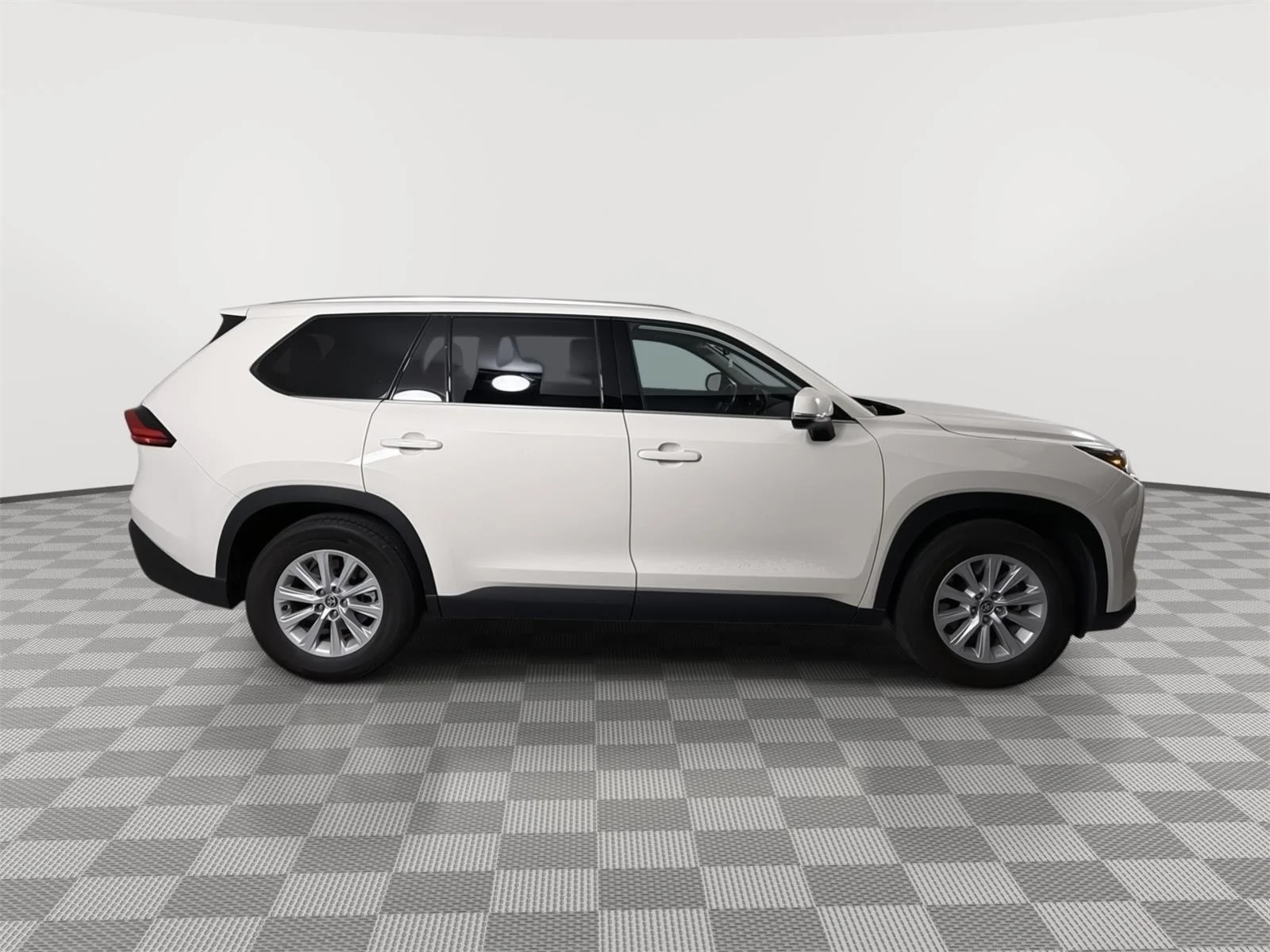 Used 2024 Coastal Cream Toyota XLE image 25