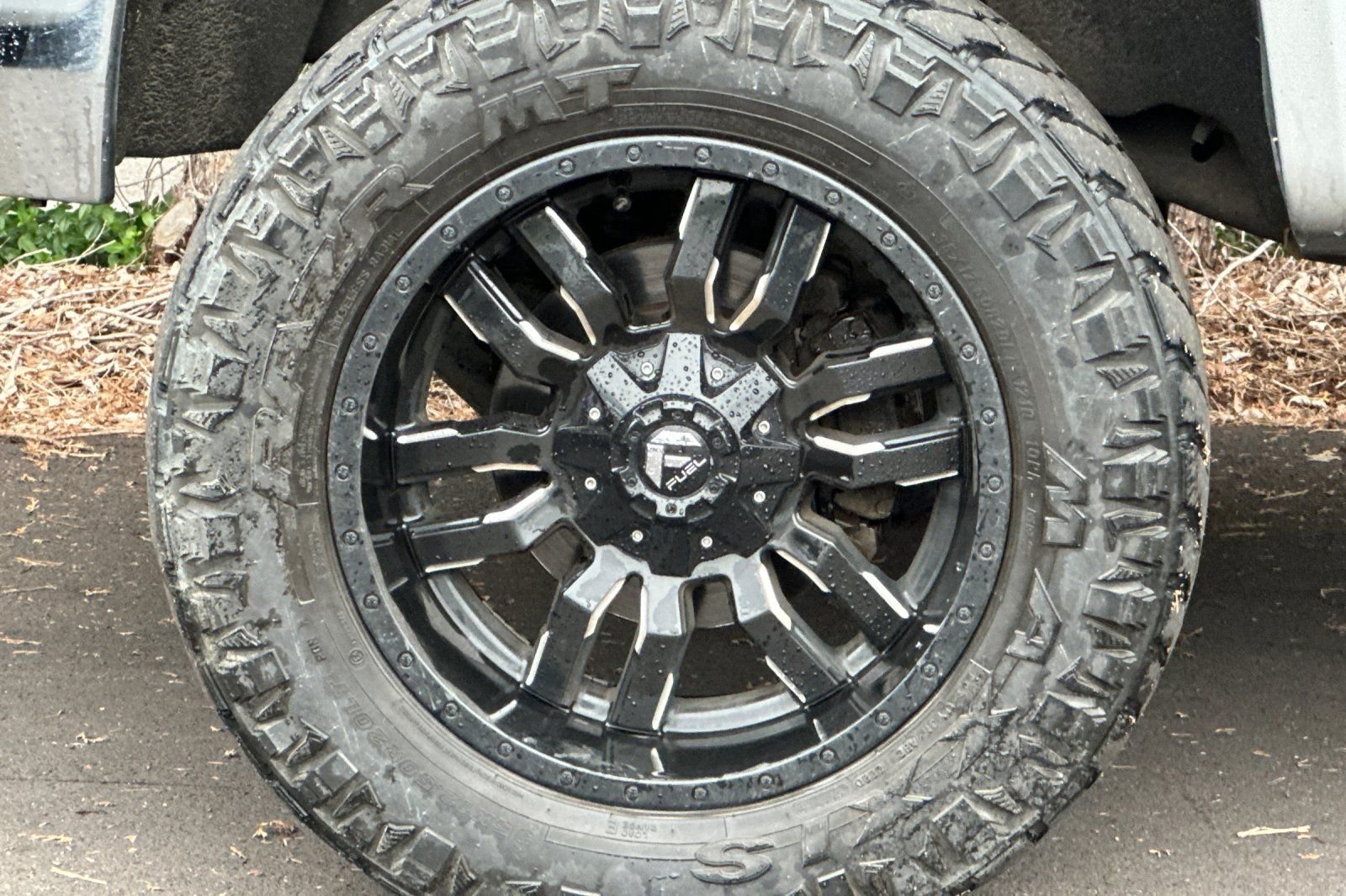 Used 2016 Silver GMC SLT image 31