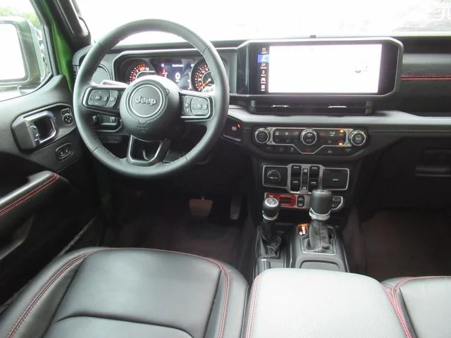 Certified Used 2025  Jeep Rubicon image 13