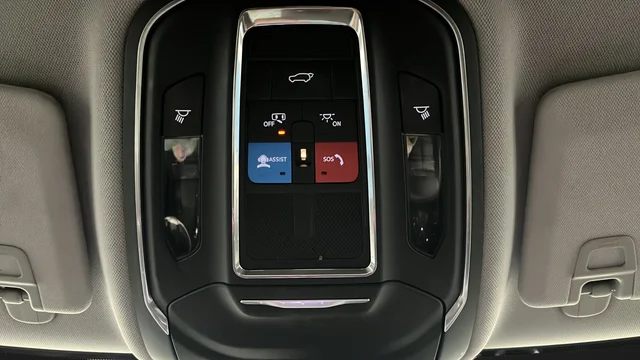 Used 2021 Diamond Black Jeep Limited image 30