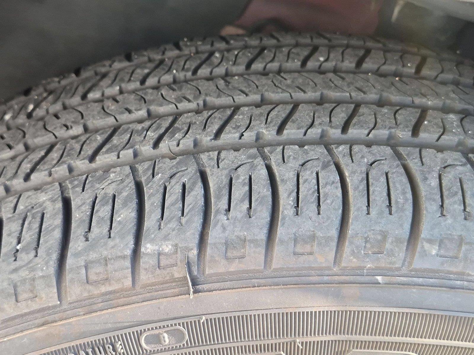 Used 2023 Redline Pearlcoat Jeep Latitude Lux image 12
