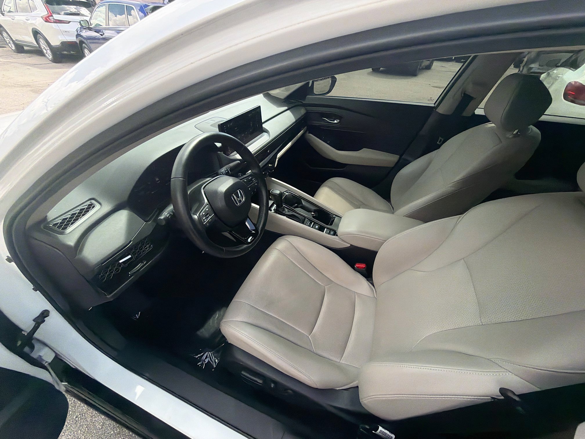 2024 Honda Accord Hybrid EX-L - Photo 18