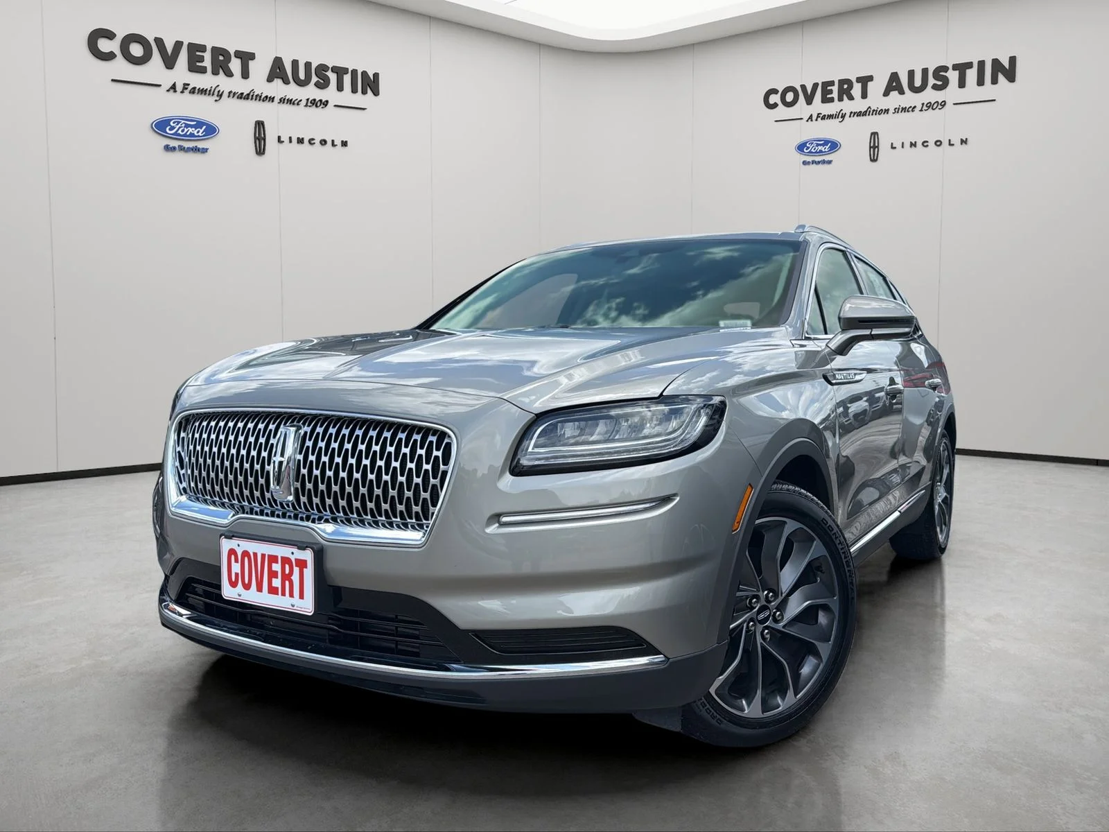 Used 2023 Beige Lincoln Reserve image 1