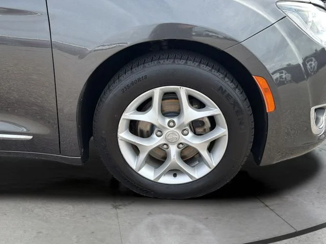 Certified Used 2018 Gray Chrysler Touring L image 30