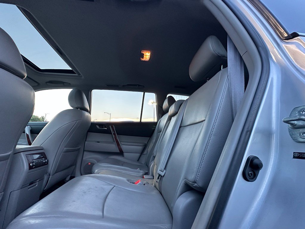 Used 2013 Silver Toyota Limited image 11