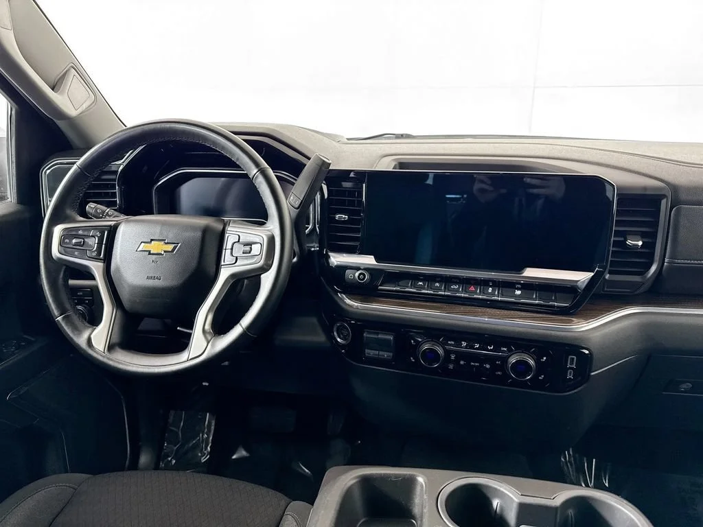 Used 2024 Summit White Chevrolet LT image 8