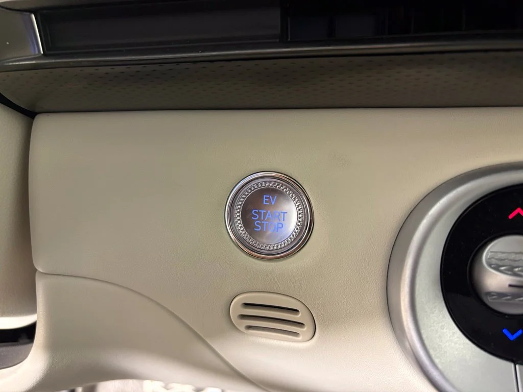 Used 2023 White Genesis Performance image 24