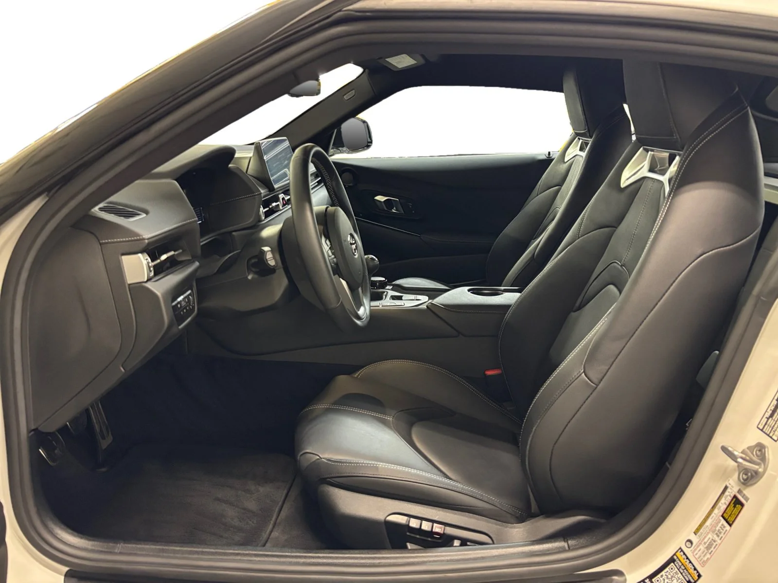 Used 2025 White Toyota 3.0 image 10