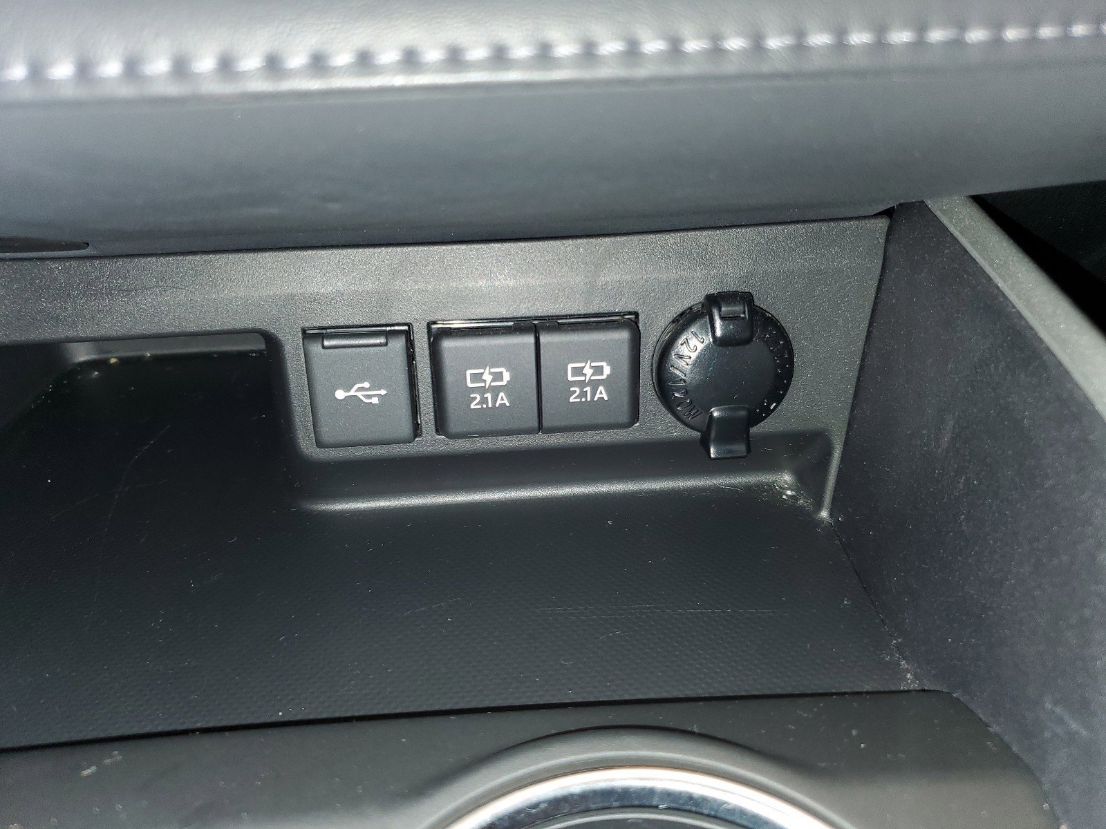Used 2021 Blizzard Pearl Toyota Hybrid XLE image 31