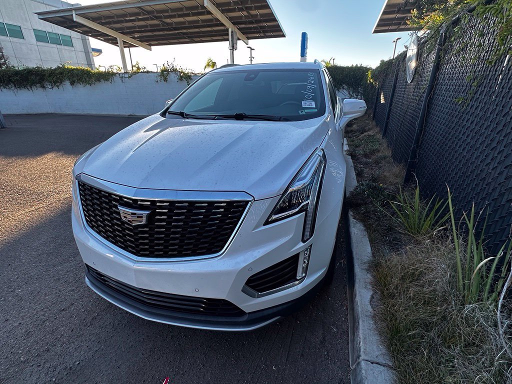 Used 2020 White Cadillac Premium Luxury image 13