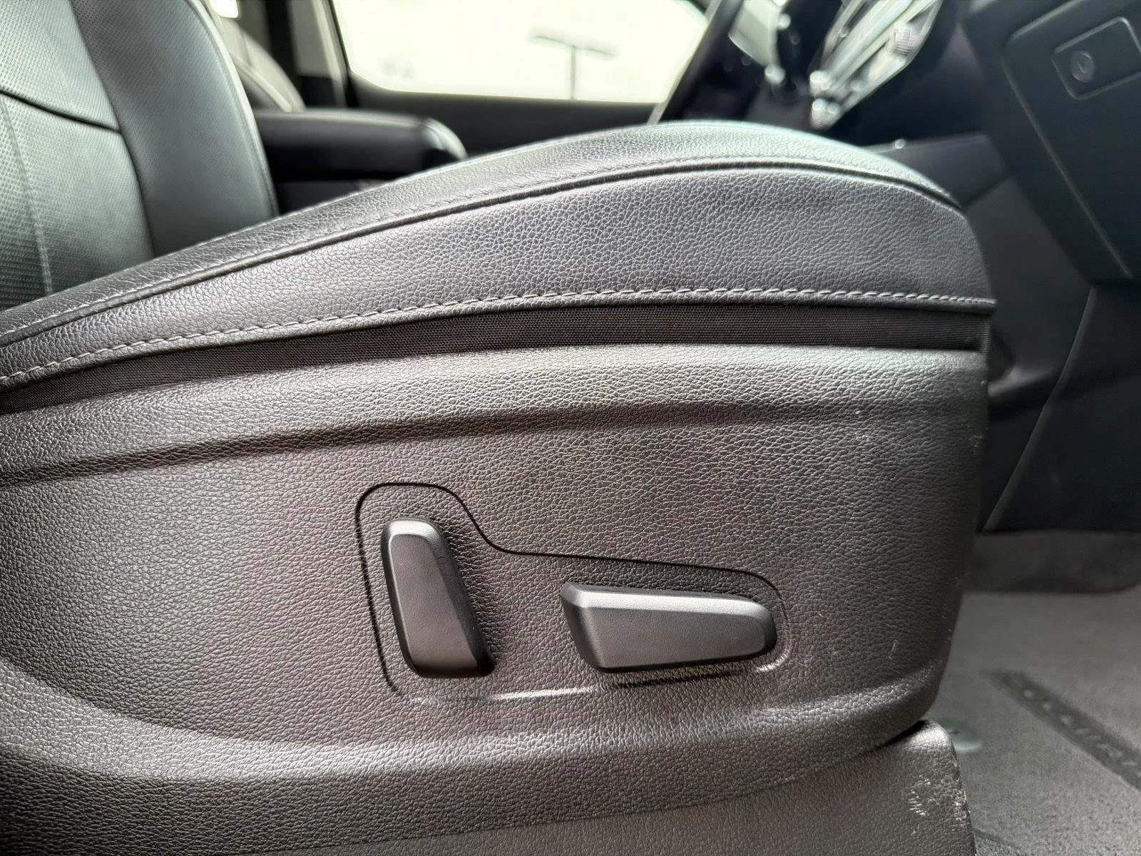 Used 2020 Ebony Black Kia EX image 36