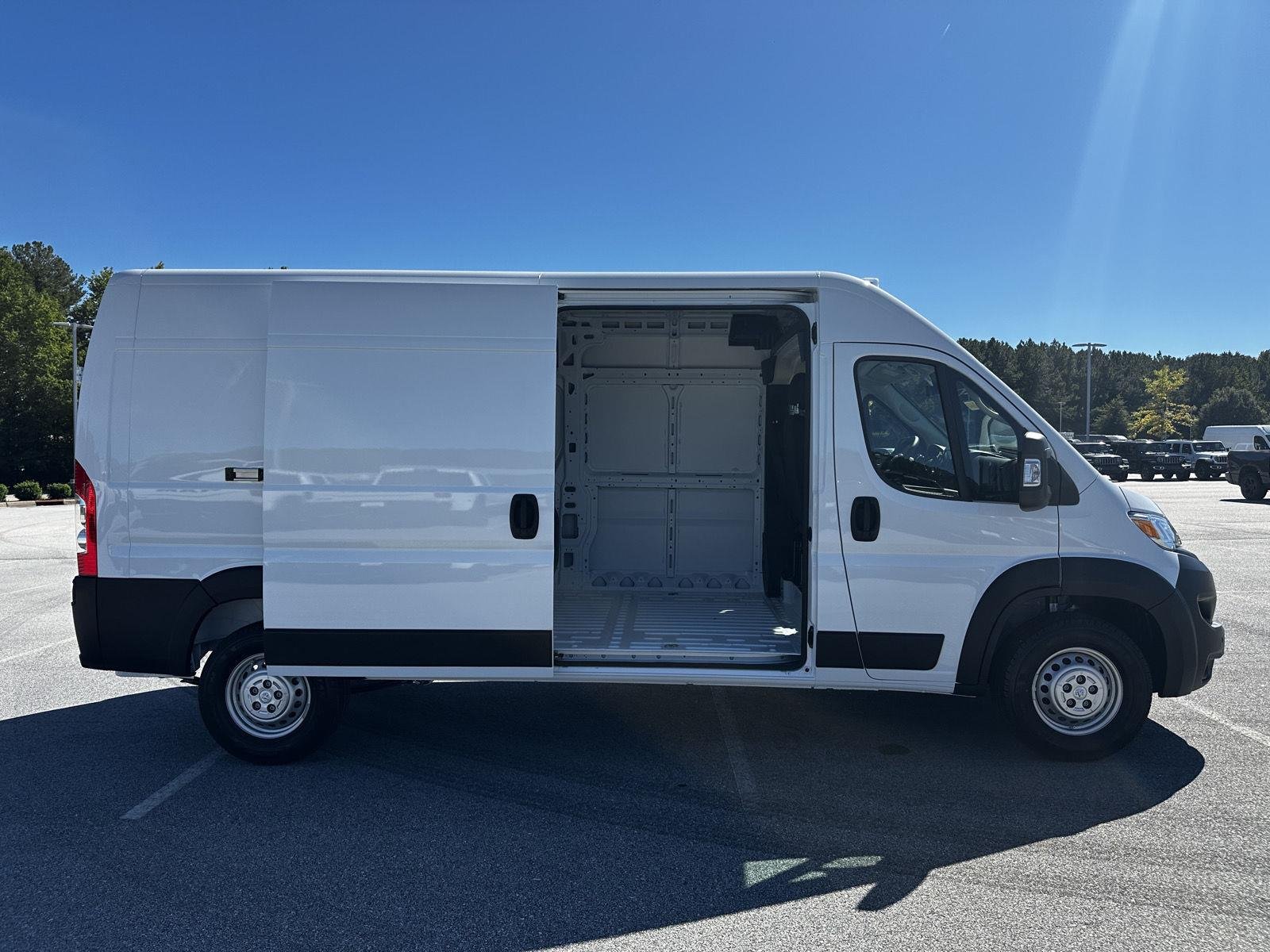 New 2026 Bright White Clear-Coat Exterior Paint RAM Tradesman image 16