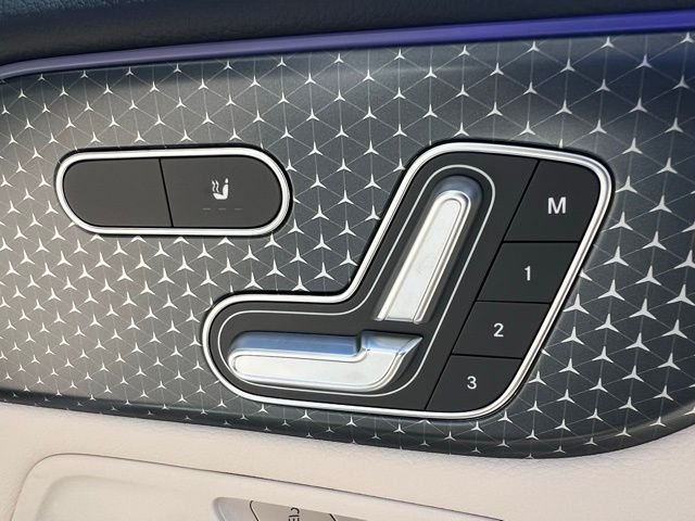 New 2026 White Mercedes-Benz GLB 250 image 31