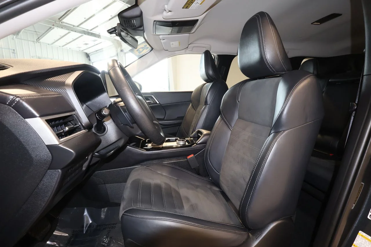 Used 2025 Gray Mitsubishi SE image 23