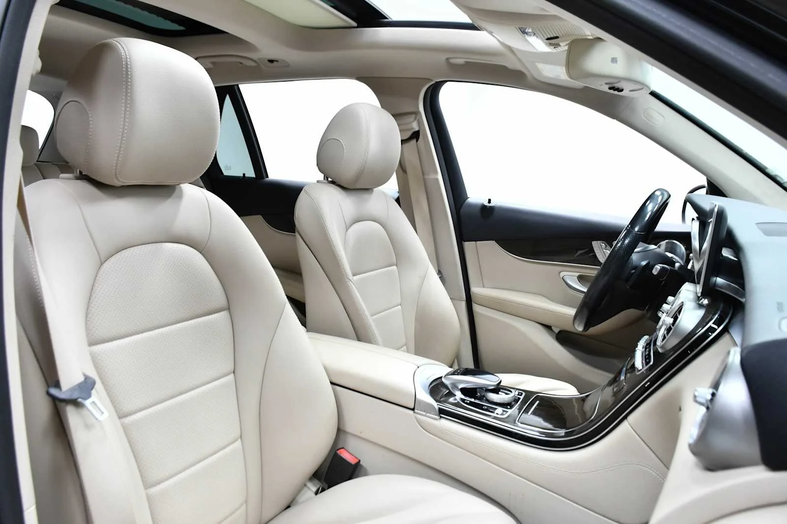 Used 2018 Black Mercedes-Benz GLC 300 image 21