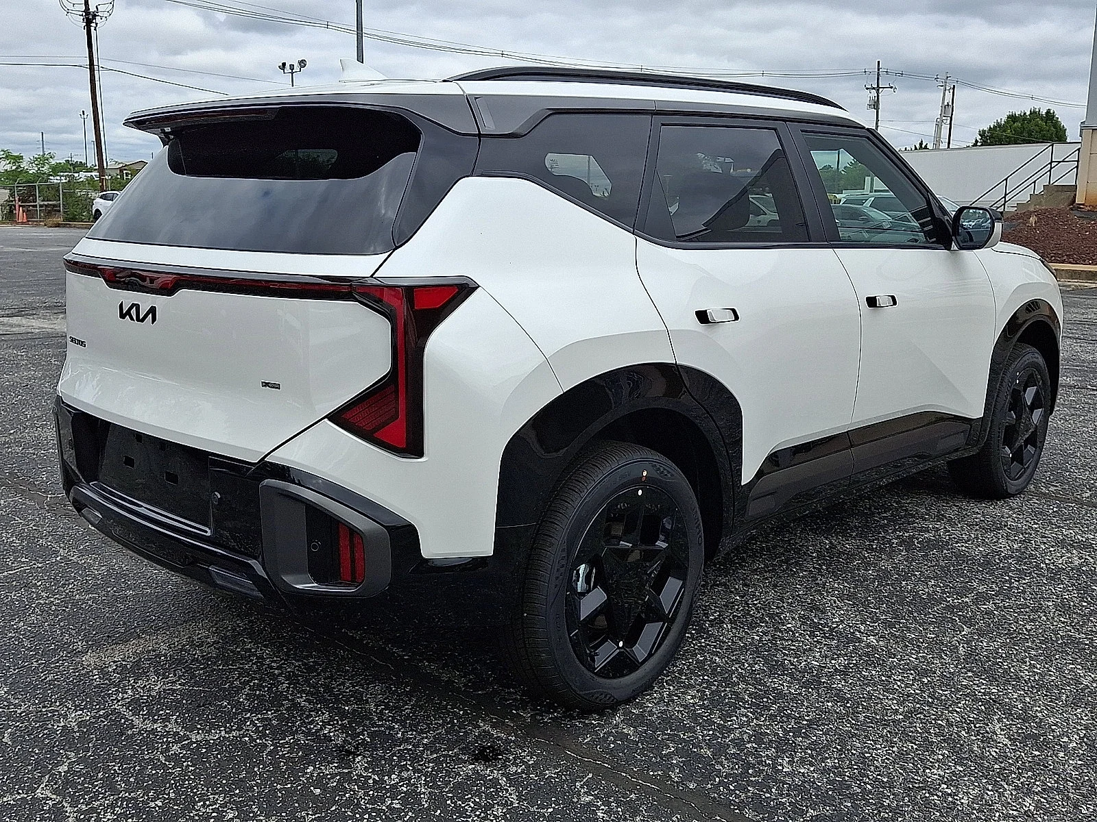 New 2027 White Kia X-Line S image 7