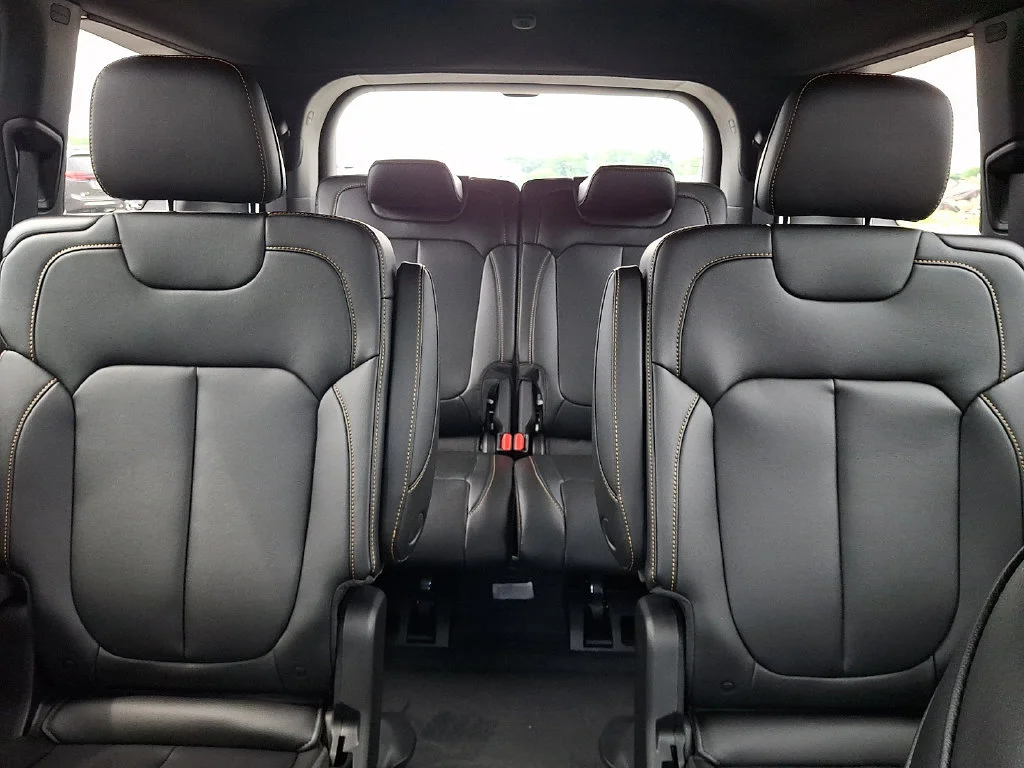 New 2026 Diamond Black Crystal Pearl-Coat Exterior Paint Jeep 85th Anniversary Edition image 14