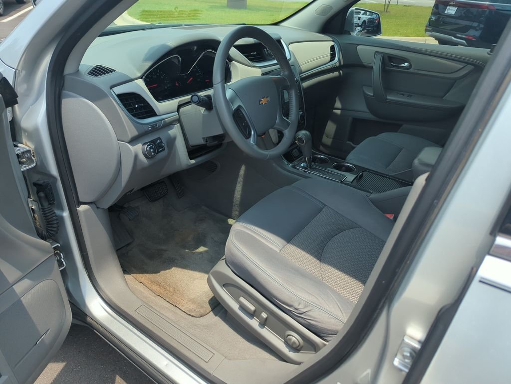 Used 2015 Silver Chevrolet 2LT image 11